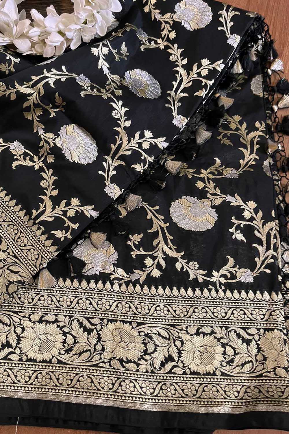 Elegant Black Banarasi Silk Saree: Timeless Beauty - Luxurion World