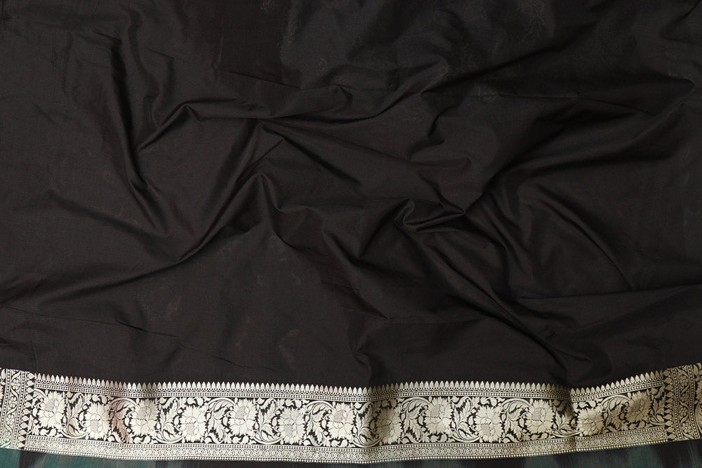 Elegant Black Banarasi Silk Saree: Timeless Beauty - Luxurion World