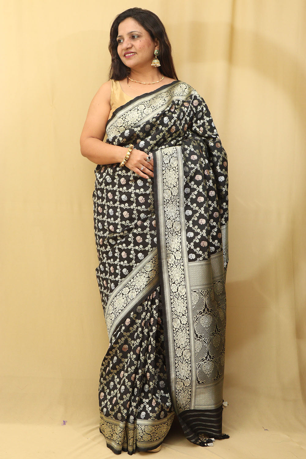 Elegant Black Banarasi Silk Saree - Timeless Beauty - Luxurion World