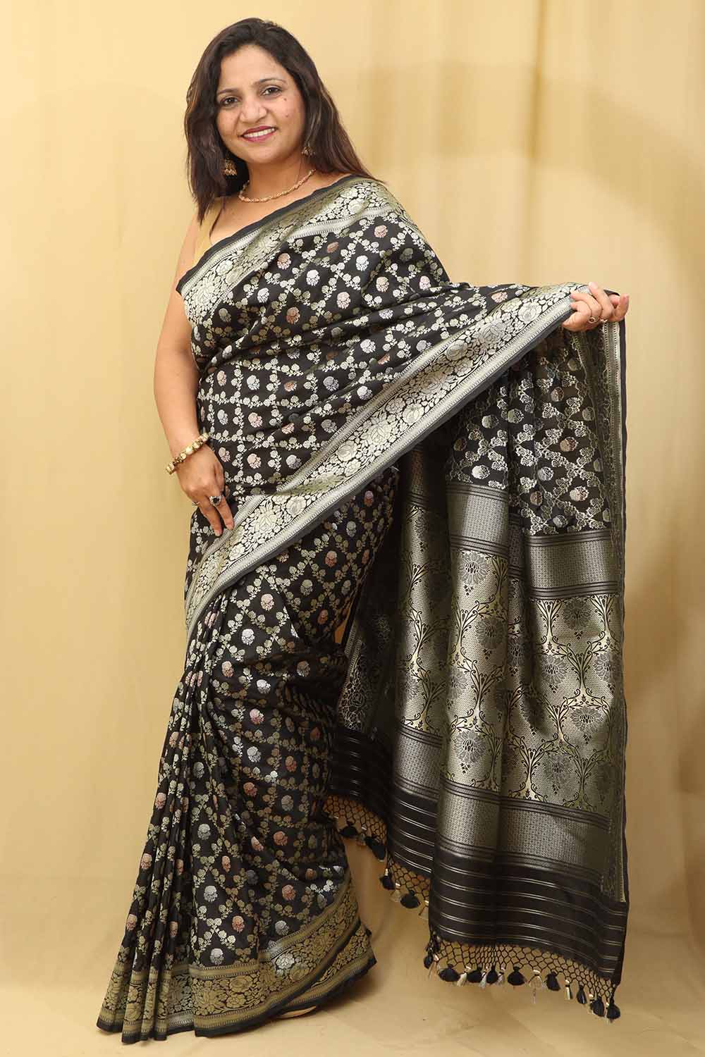 Elegant Black Banarasi Silk Saree - Timeless Beauty - Luxurion World