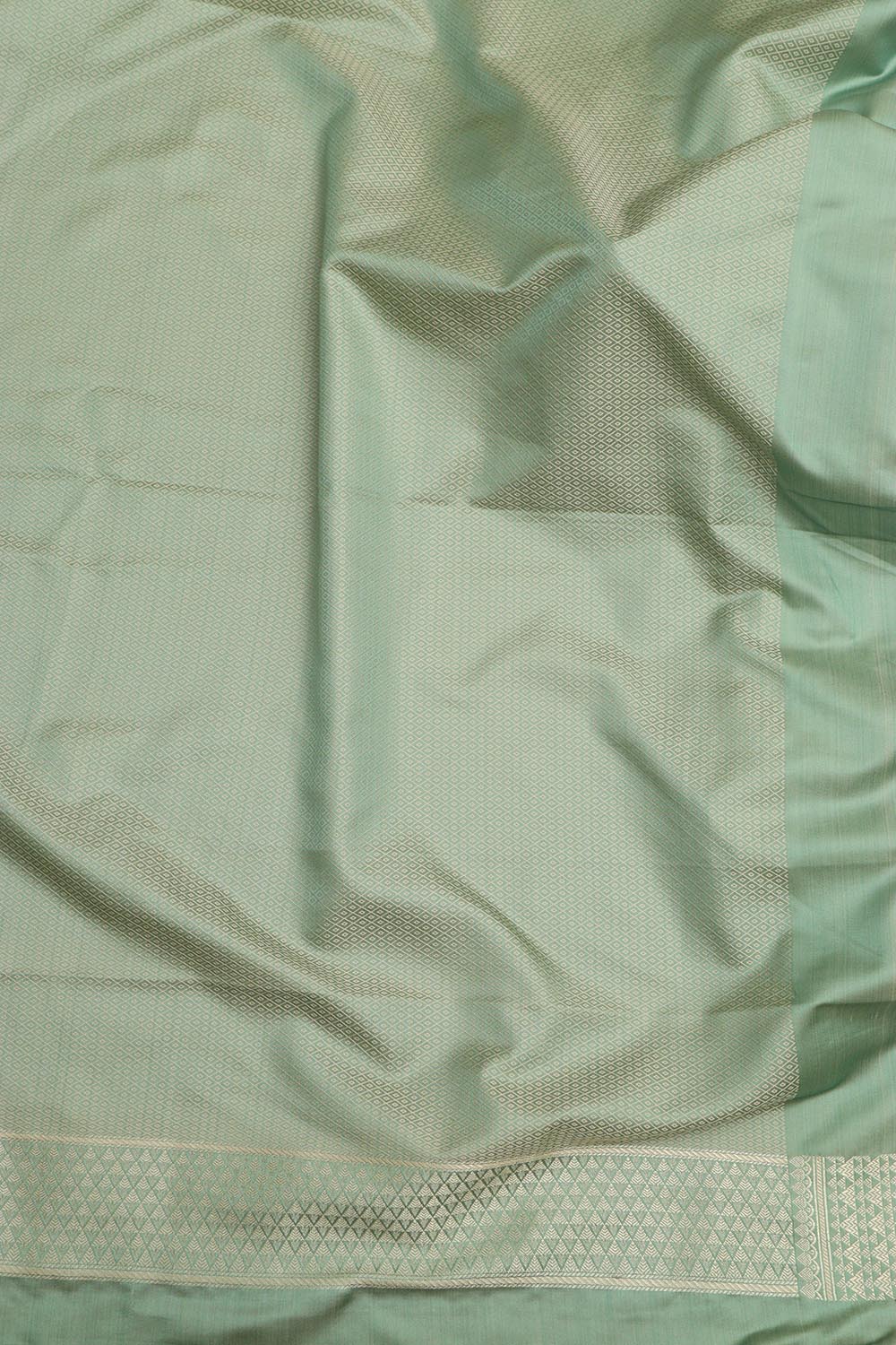 Emerald Elegance: Green Banarasi Silk Saree - Luxurion World