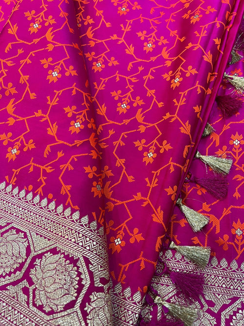 IS1B1ND226070201 Pink Banarasi Mashru Silk Flower Design Saree