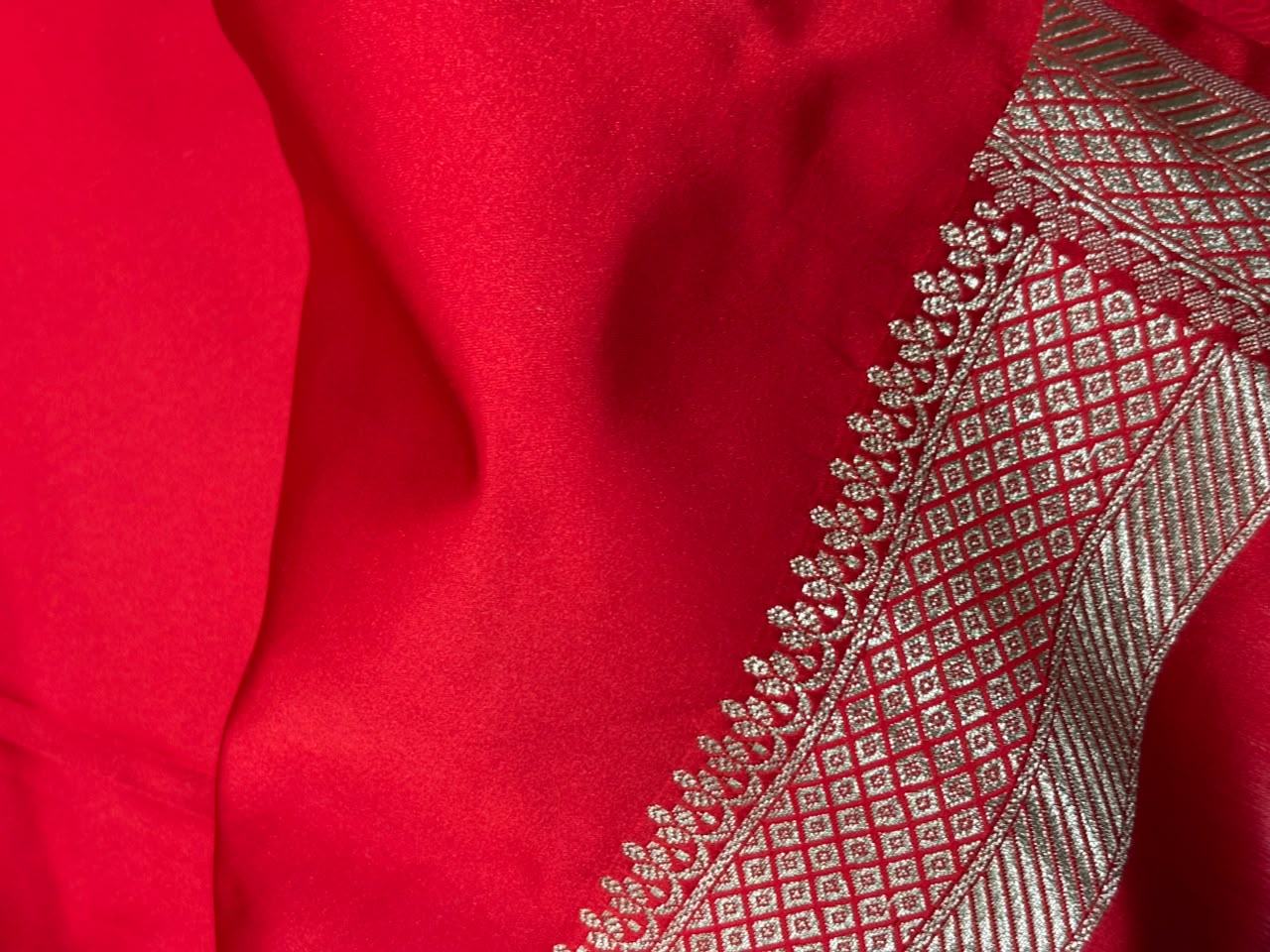 Red Banarasi Mashru Silk Saree — Flower Design, Festive & Bridal