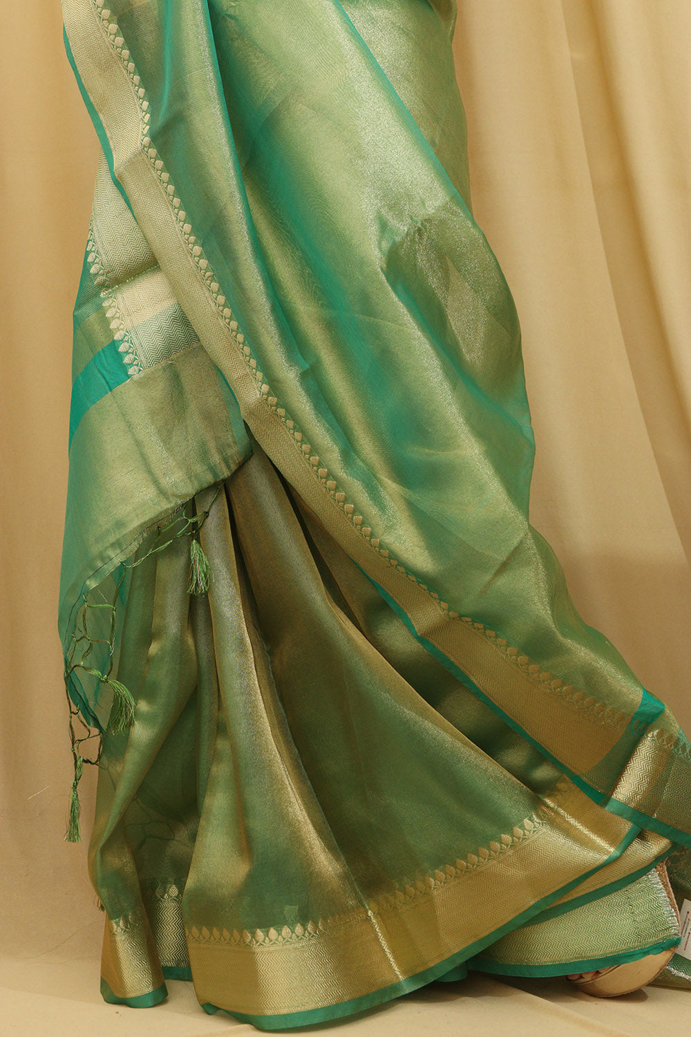 Exquisite Green Banarasi Tissue Saree - Timeless Elegance - Luxurion World