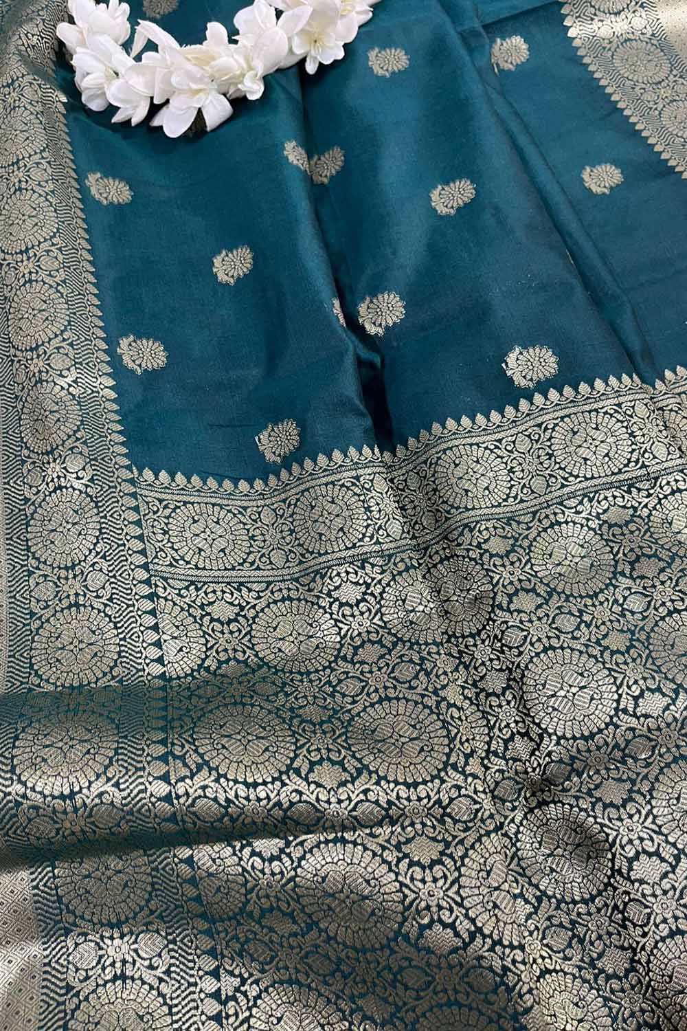 Green Banarasi Silk Saree: Timeless Elegance - Luxurion World