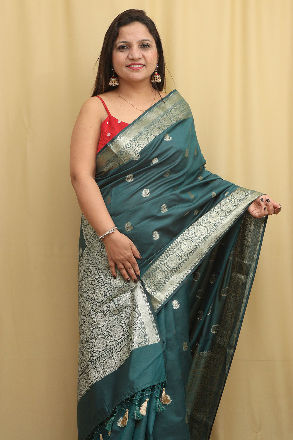 Green Banarasi Silk Saree: Timeless Elegance - Luxurion World