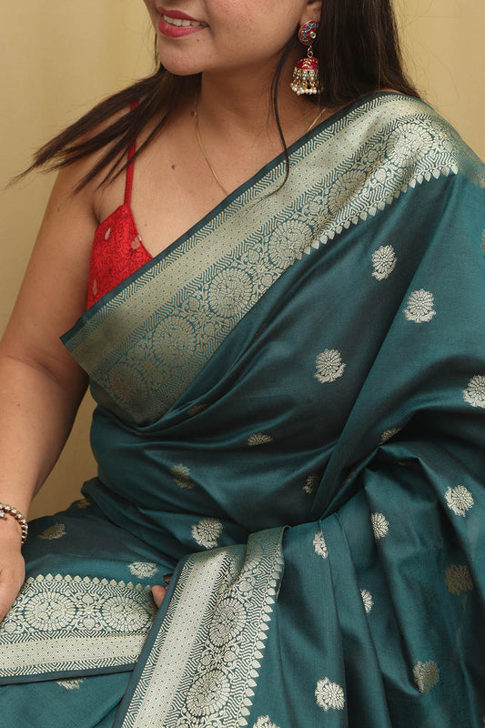 Green Banarasi Silk Saree: Timeless Elegance - Luxurion World