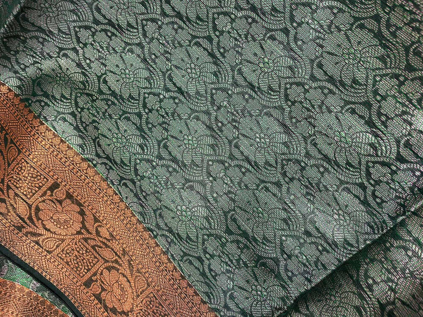 Stunning Green Banarasi Silk Saree - Elegant and Timeless - Luxurion World