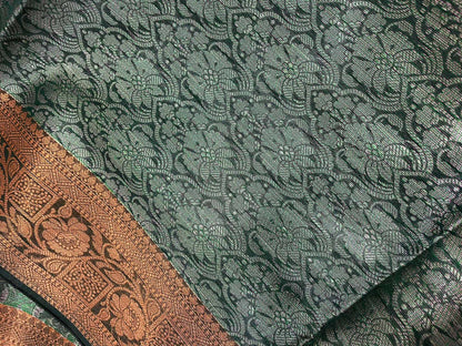 Stunning Green Banarasi Silk Saree - Elegant and Timeless - Luxurion World