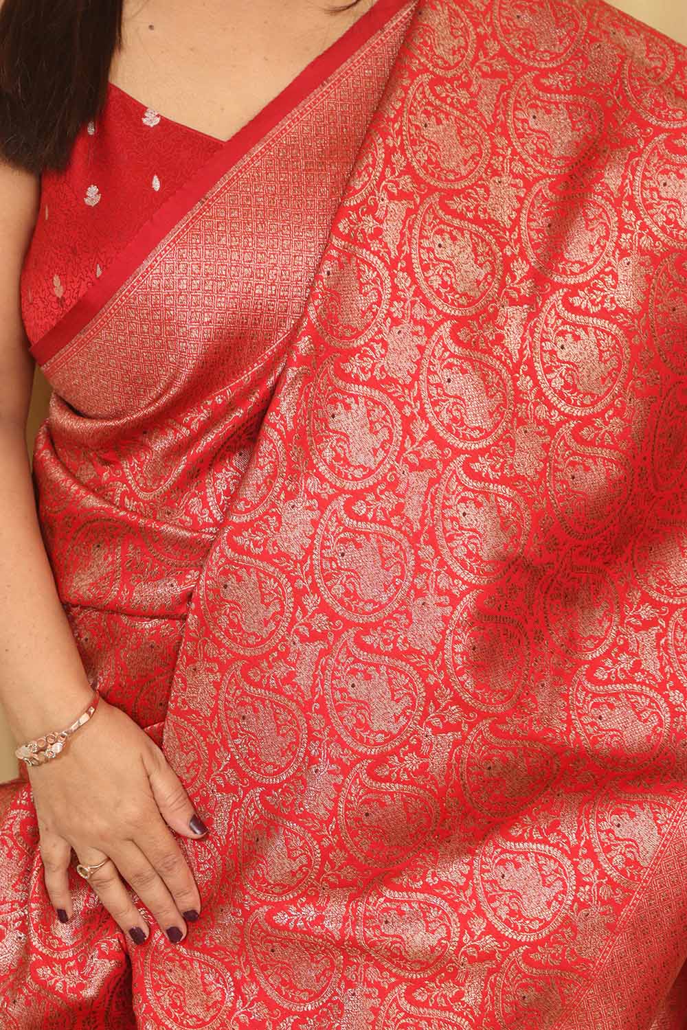 Stunning Red Banarasi Silk Saree - Elegant and Timeless - Luxurion World
