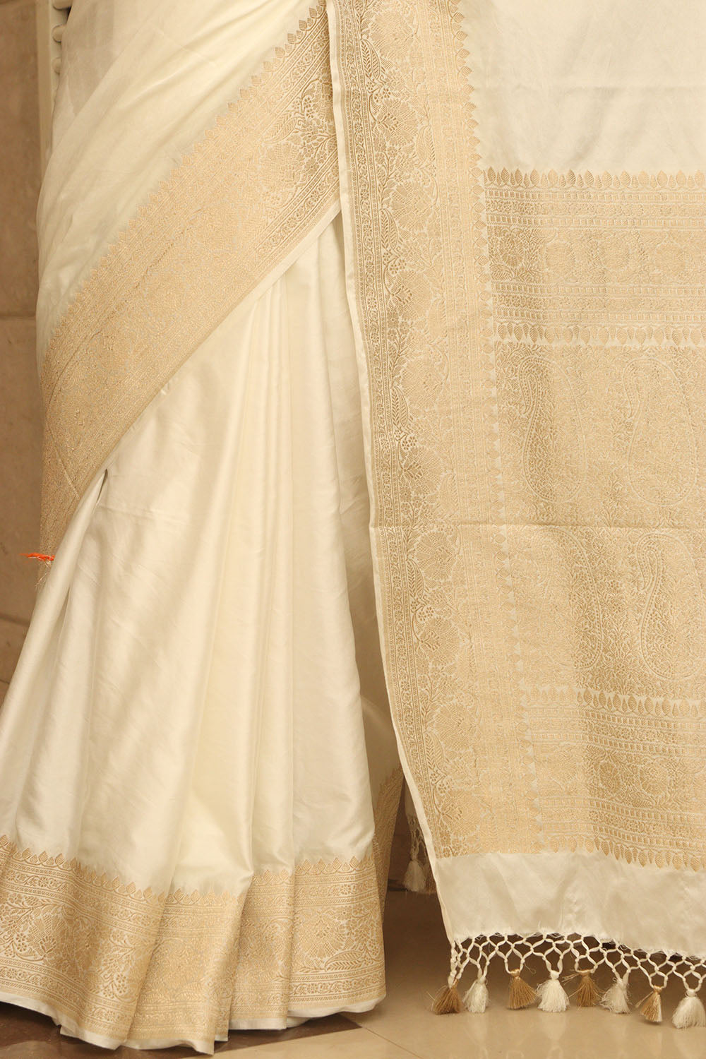 Dyeable Banarasi Mashru Silk Plain Saree - Luxurion World
