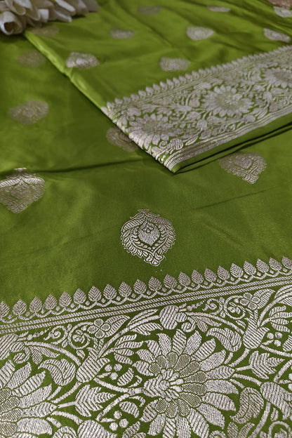 Green Banarasi Mashru Silk Flower Design Saree - Luxurion World