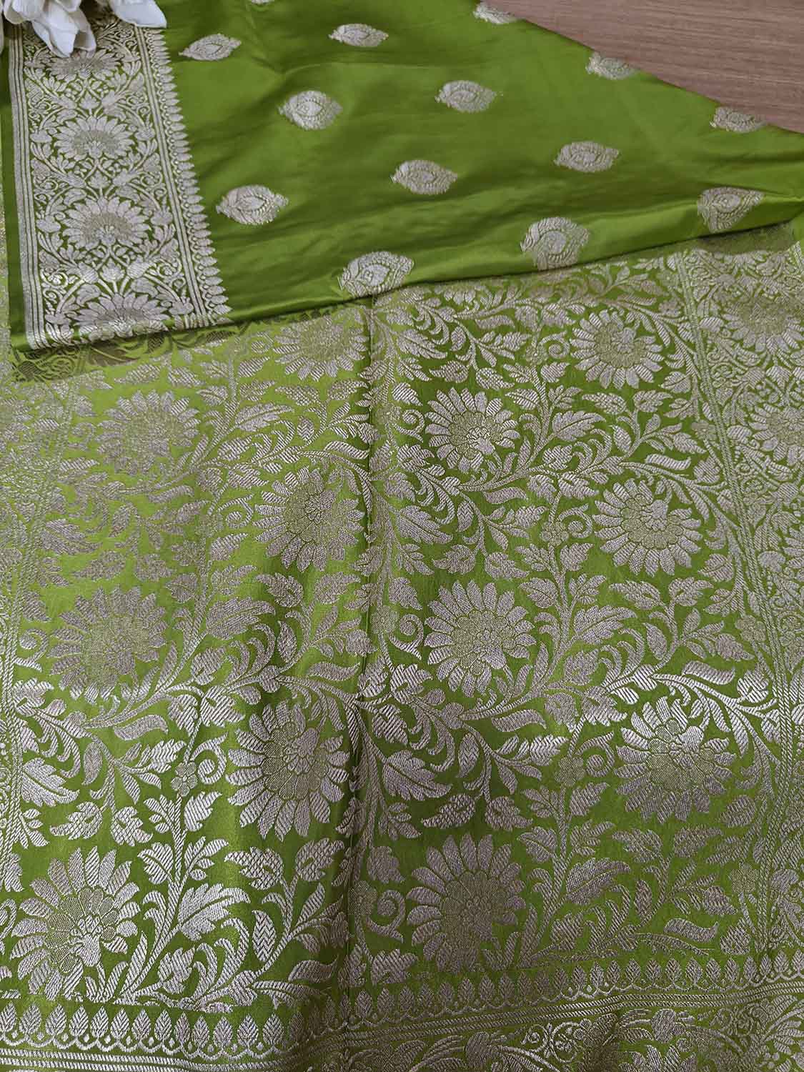 Green Banarasi Mashru Silk Flower Design Saree - Luxurion World