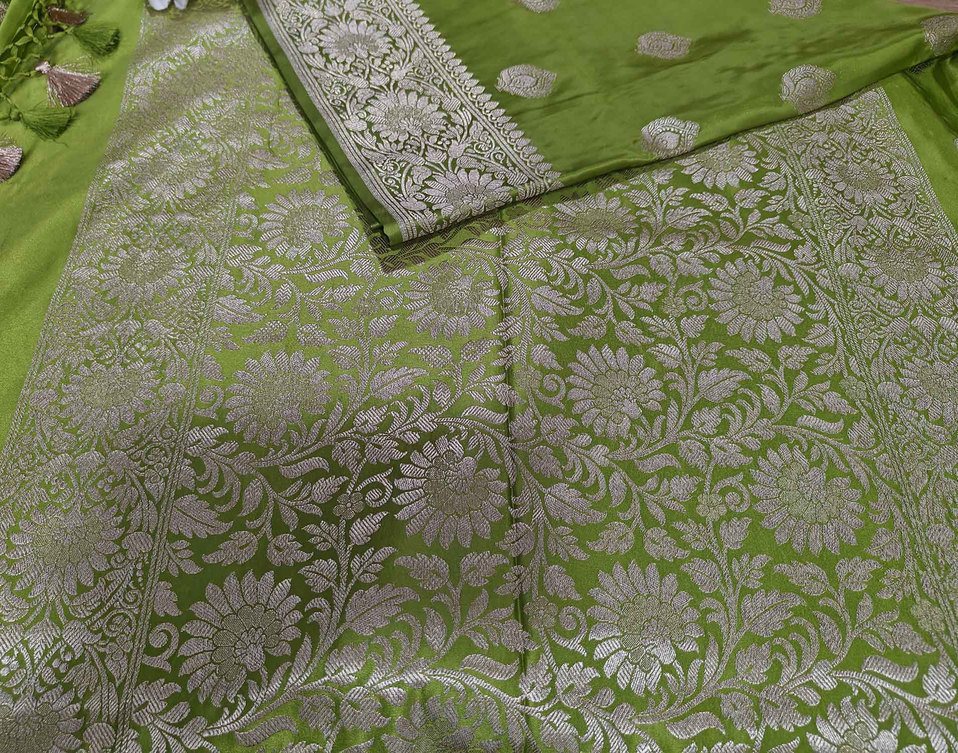 Green Banarasi Mashru Silk Flower Design Saree - Luxurion World