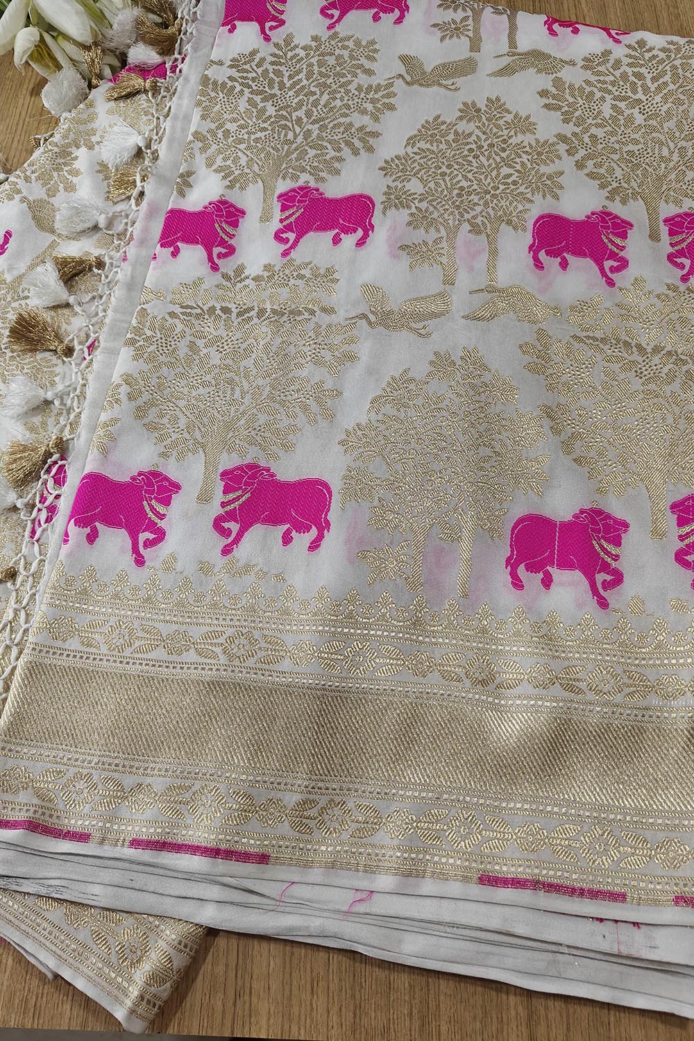 Dyeable Banarasi Mashru Silk Cow Design Saree - Luxurion World