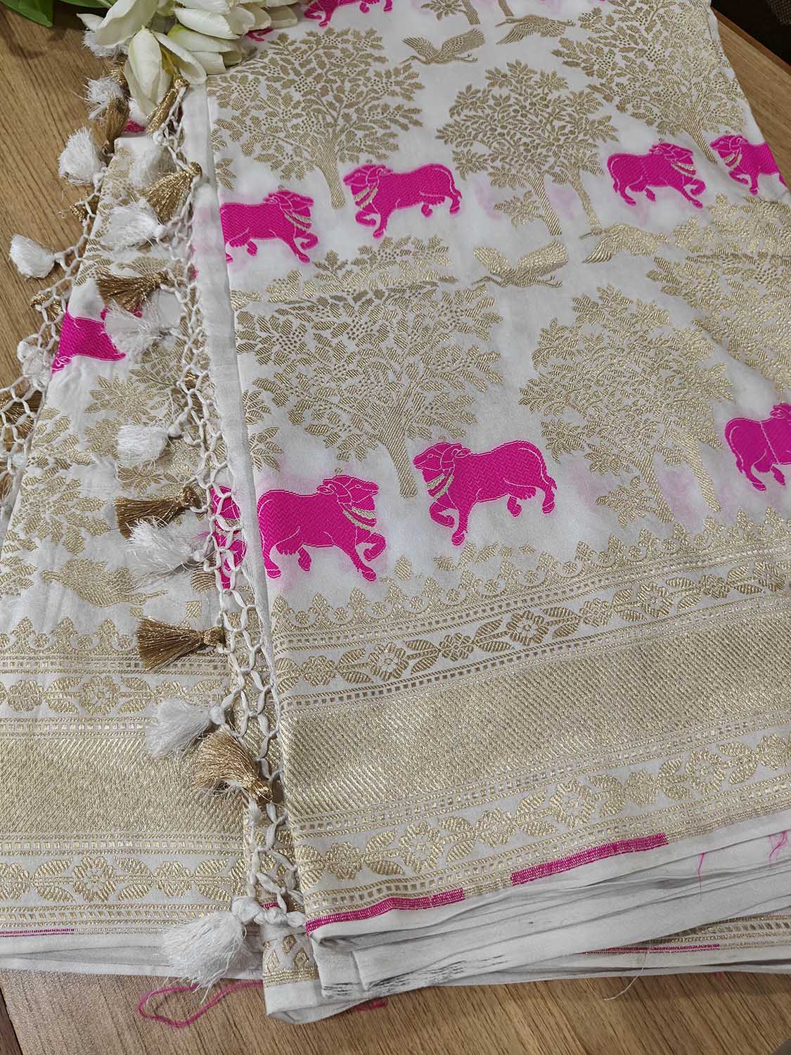 Dyeable Banarasi Mashru Silk Cow Design Saree - Luxurion World