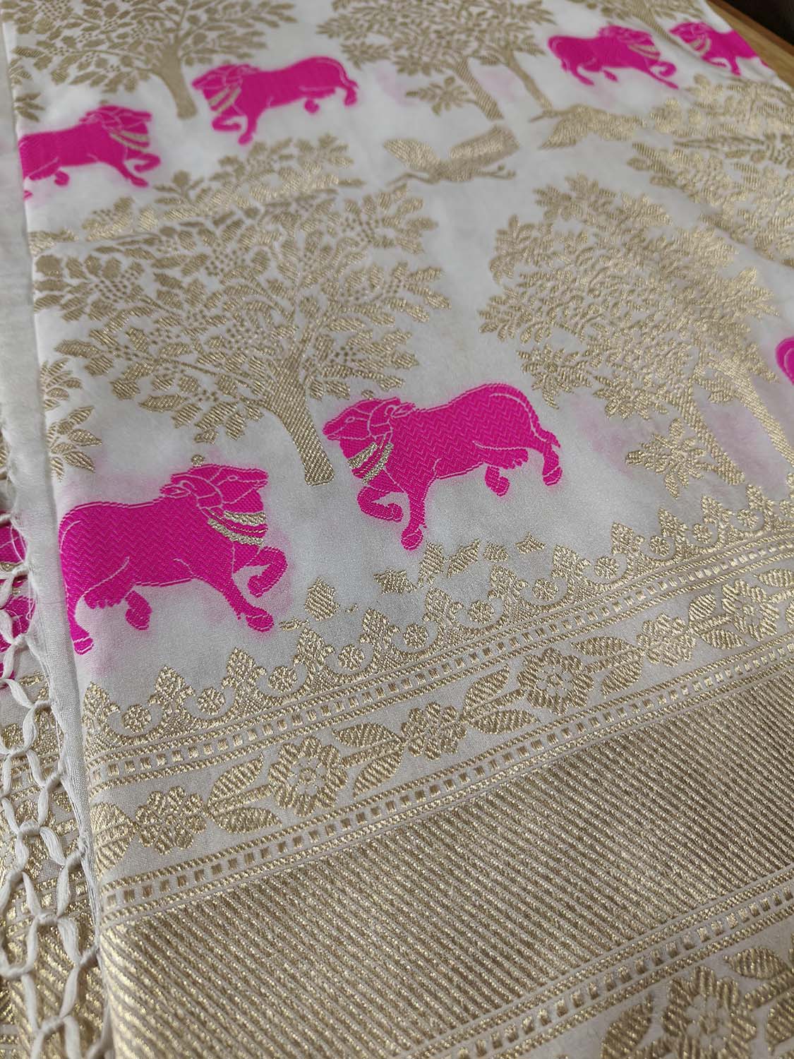 Dyeable Banarasi Mashru Silk Cow Design Saree - Luxurion World