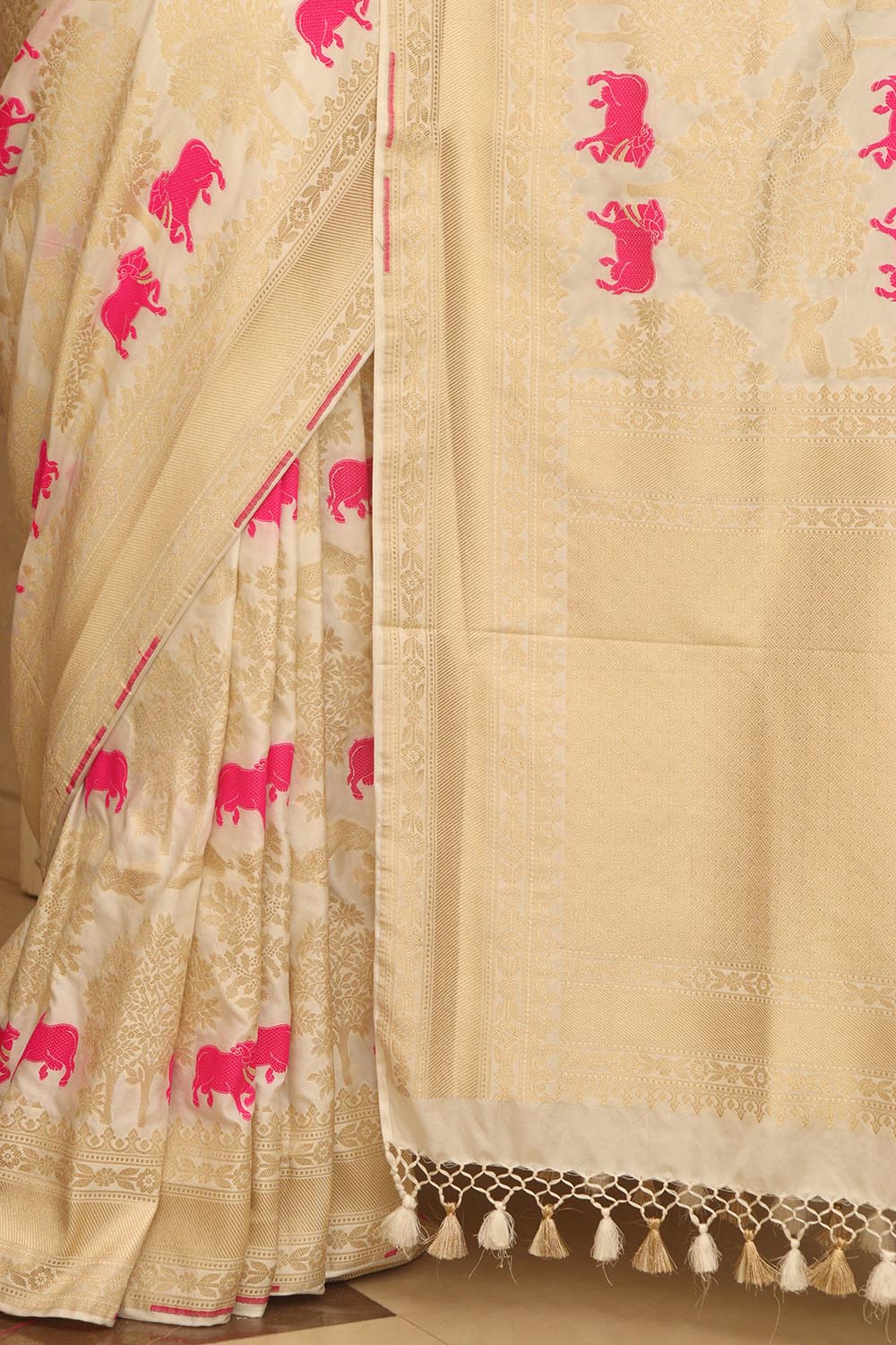 Dyeable Banarasi Mashru Silk Cow Design Saree - Luxurion World