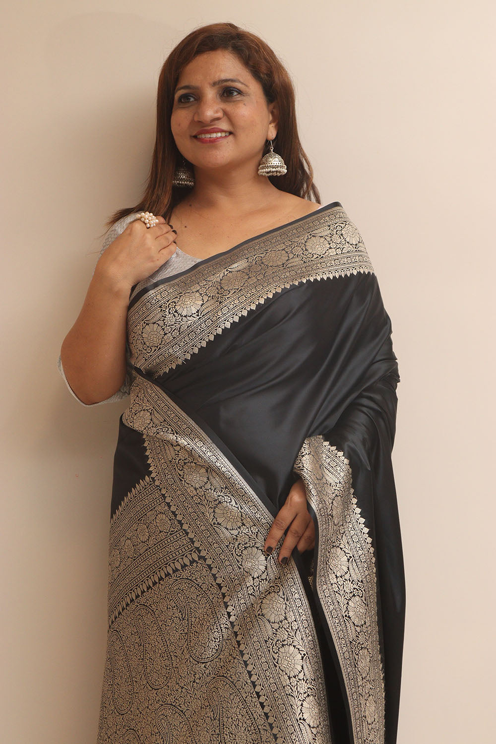 Black Banarasi Mashru Silk Plain Saree - Luxurion World