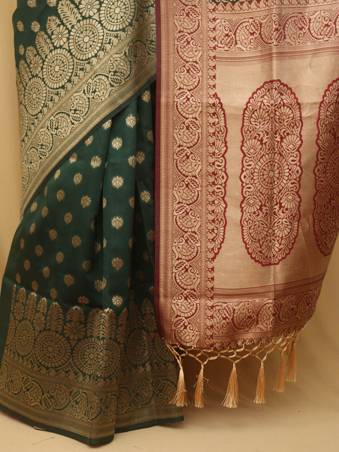 Stunning Green Banarasi Cotton Silk Saree - Elegant and Timeless - Luxurion World