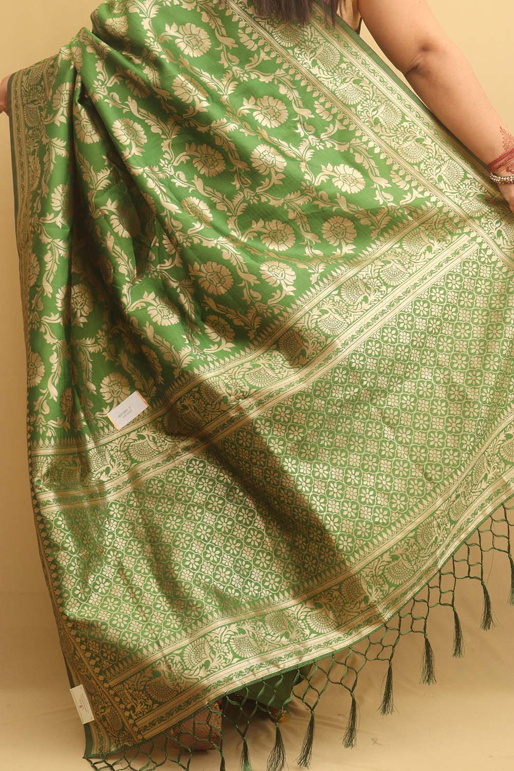 Stunning Green Banarasi Cotton Silk Saree - Elegant and Timeless - Luxurion World