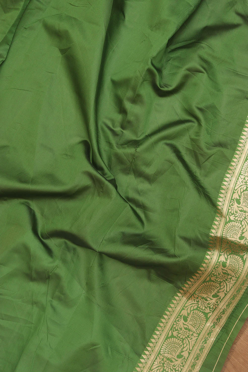 Stunning Green Banarasi Cotton Silk Saree - Elegant and Timeless - Luxurion World
