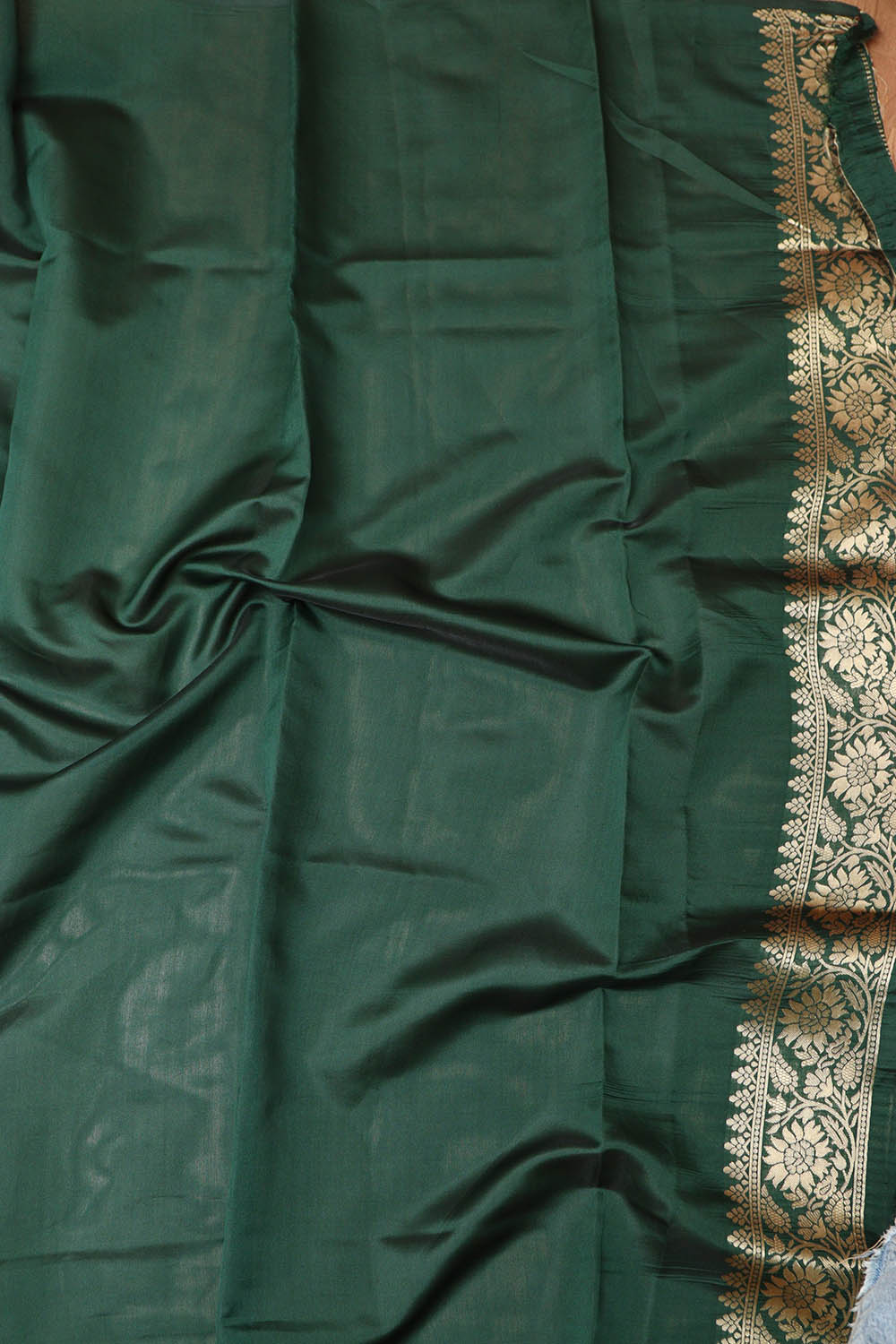 Timeless Elegance: Maroon Banarasi Silk Saree - Luxurion World