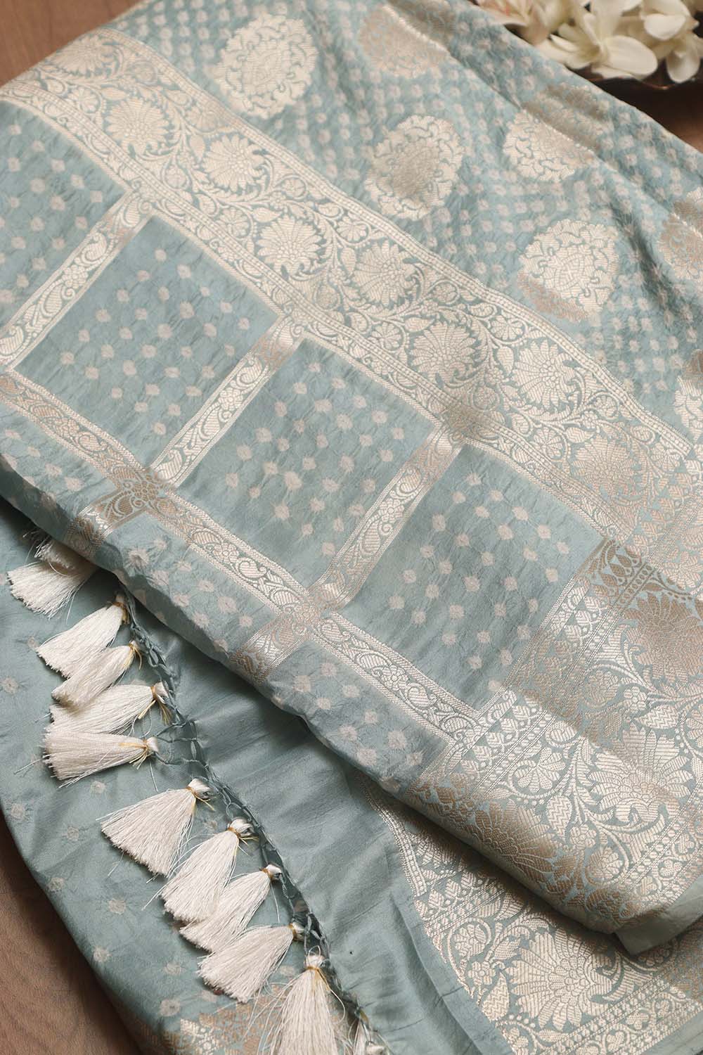 Elegant Grey Banarasi Bandhani Pure Chiniya Silk Saree - Luxurion World
