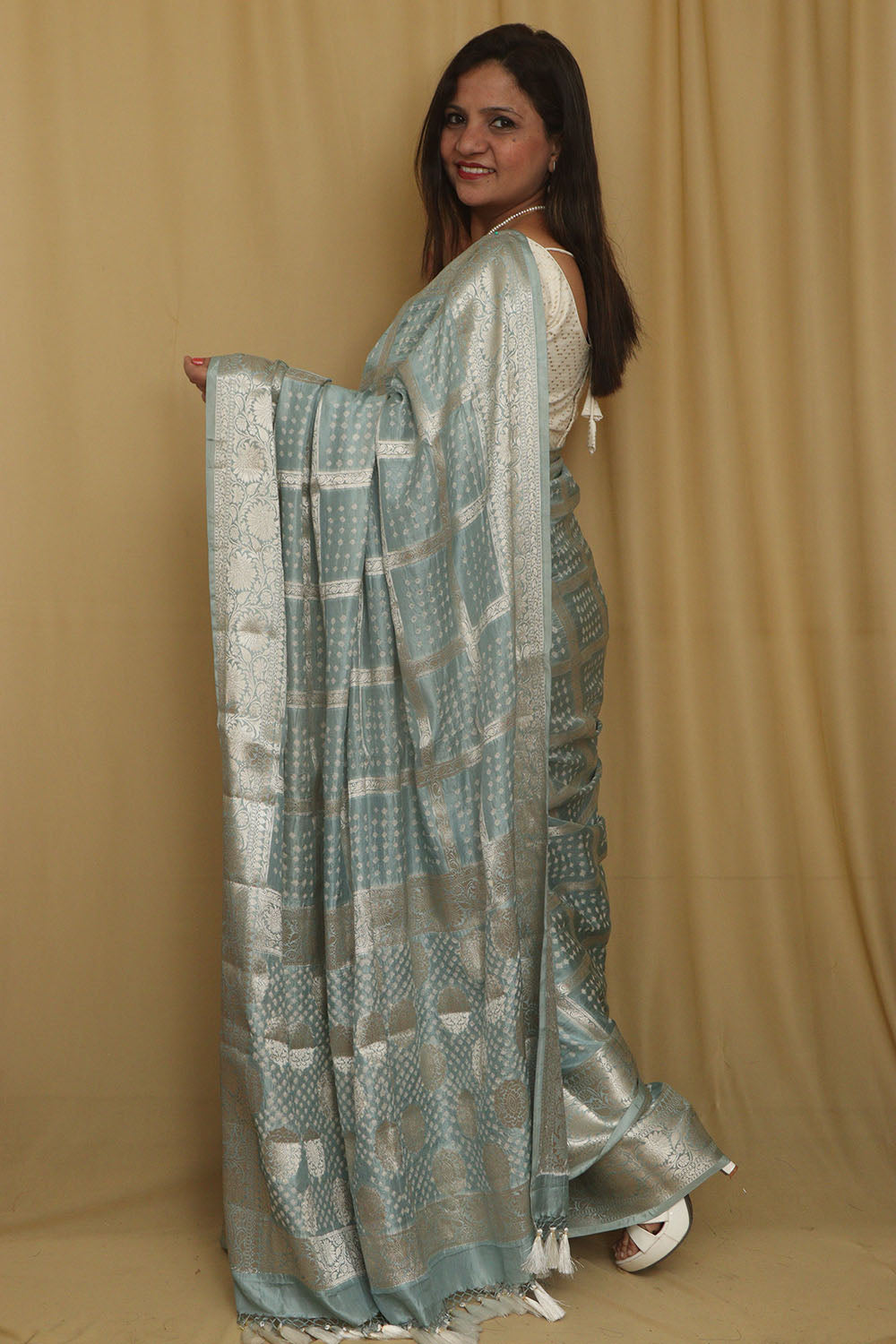 Elegant Grey Banarasi Bandhani Pure Chiniya Silk Saree - Luxurion World