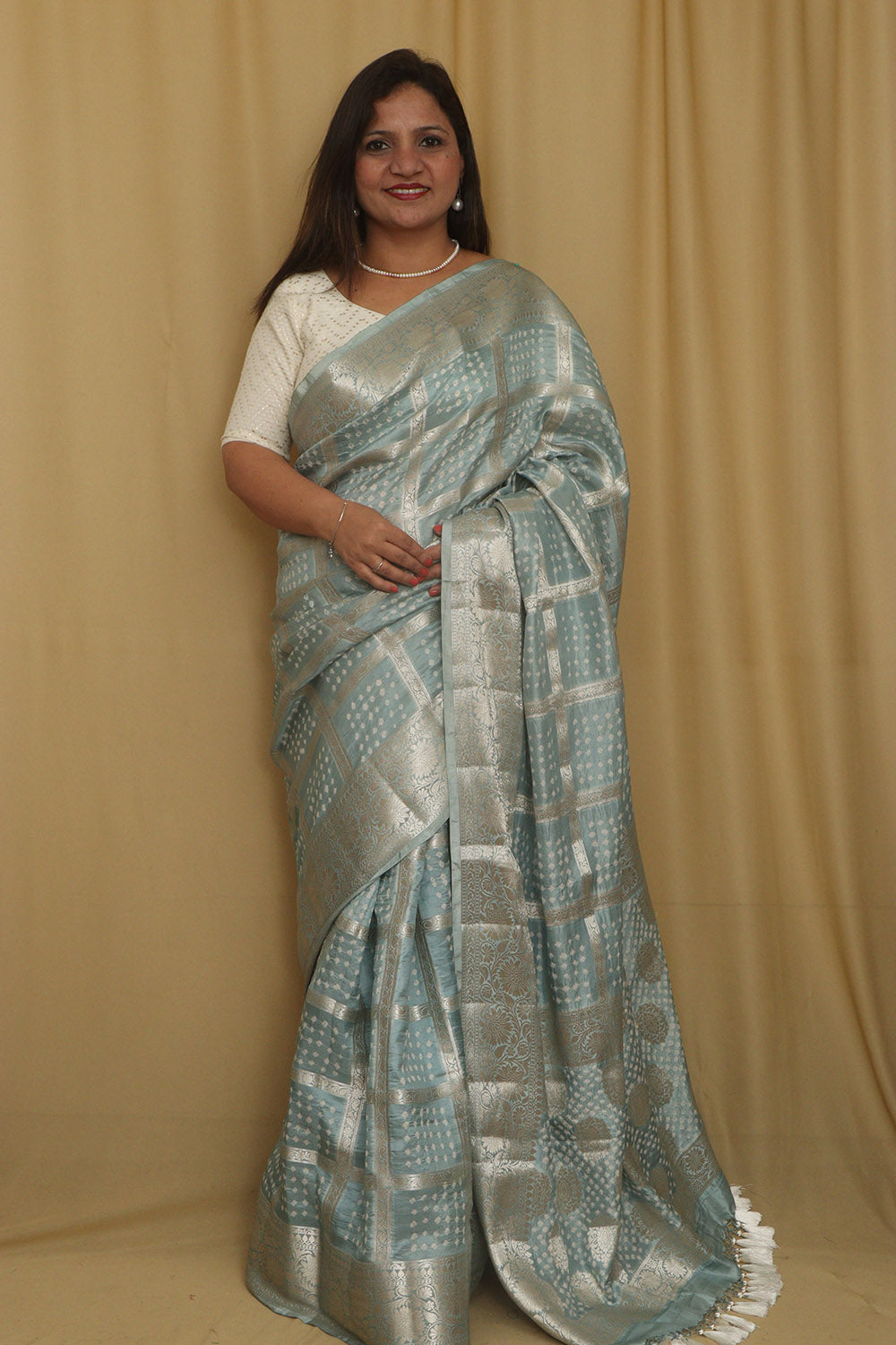 Elegant Grey Banarasi Bandhani Pure Chiniya Silk Saree - Luxurion World