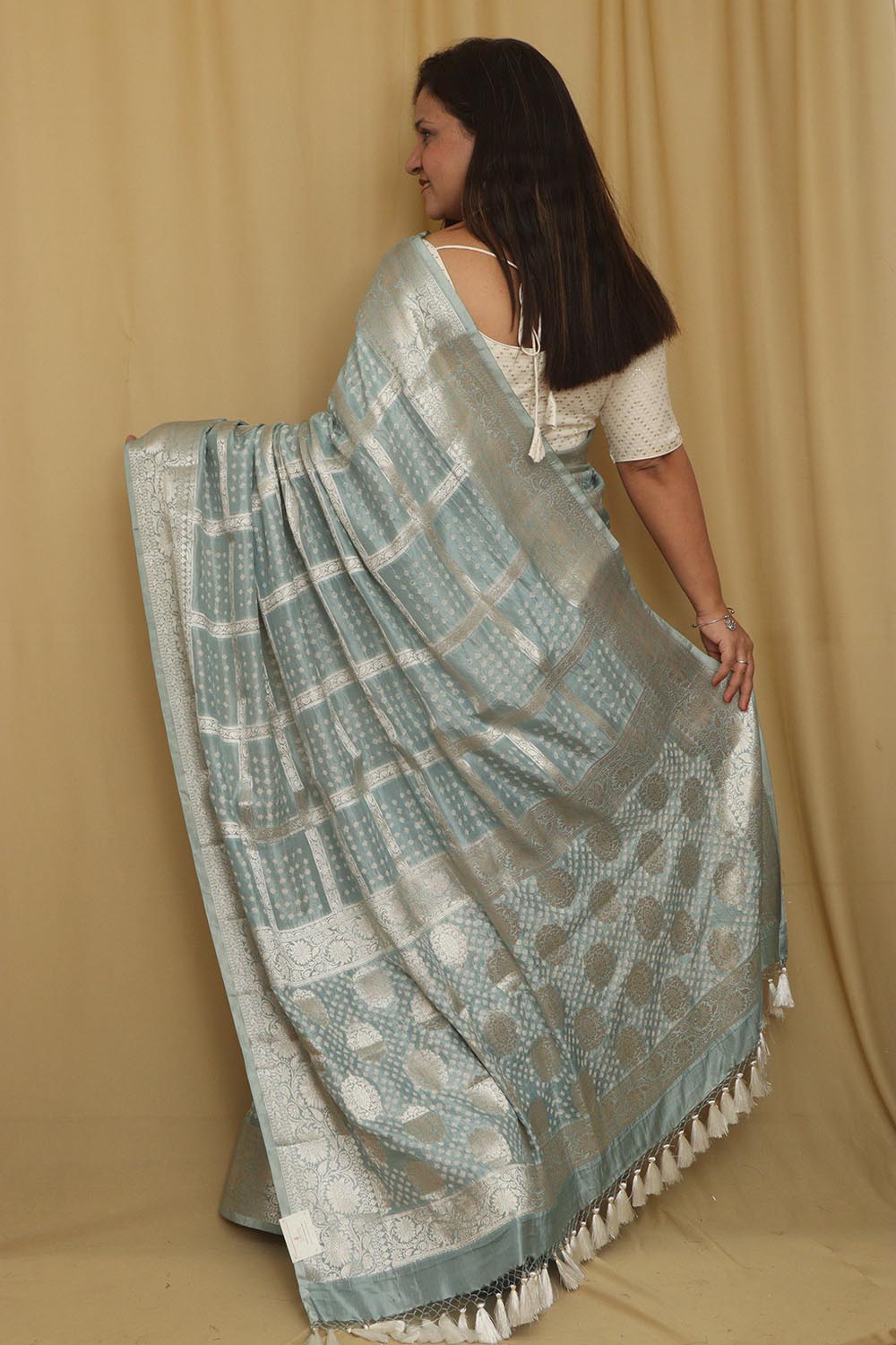 Elegant Grey Banarasi Bandhani Pure Chiniya Silk Saree - Luxurion World
