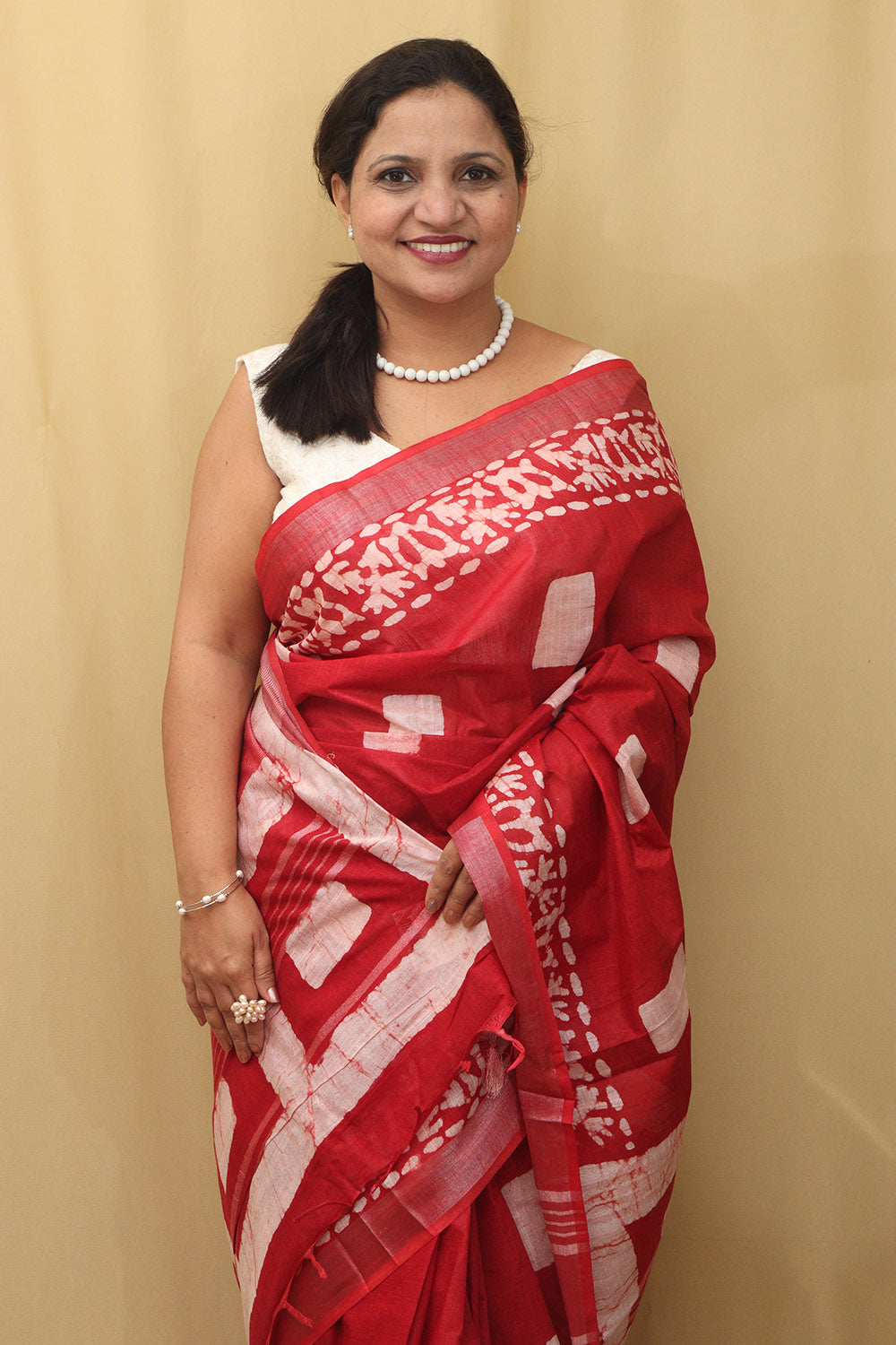 Stunning Red Bhagalpur Linen Saree - Elegant and Timeless - Luxurion World