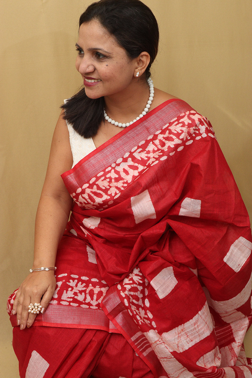 Stunning Red Bhagalpur Linen Saree - Elegant and Timeless - Luxurion World