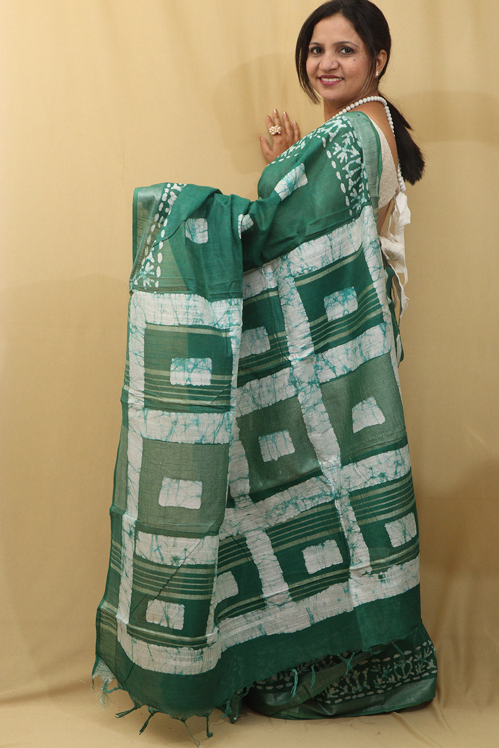 Stunning Green Bhagalpur Linen Saree - Elegant and Timeless - Luxurion World