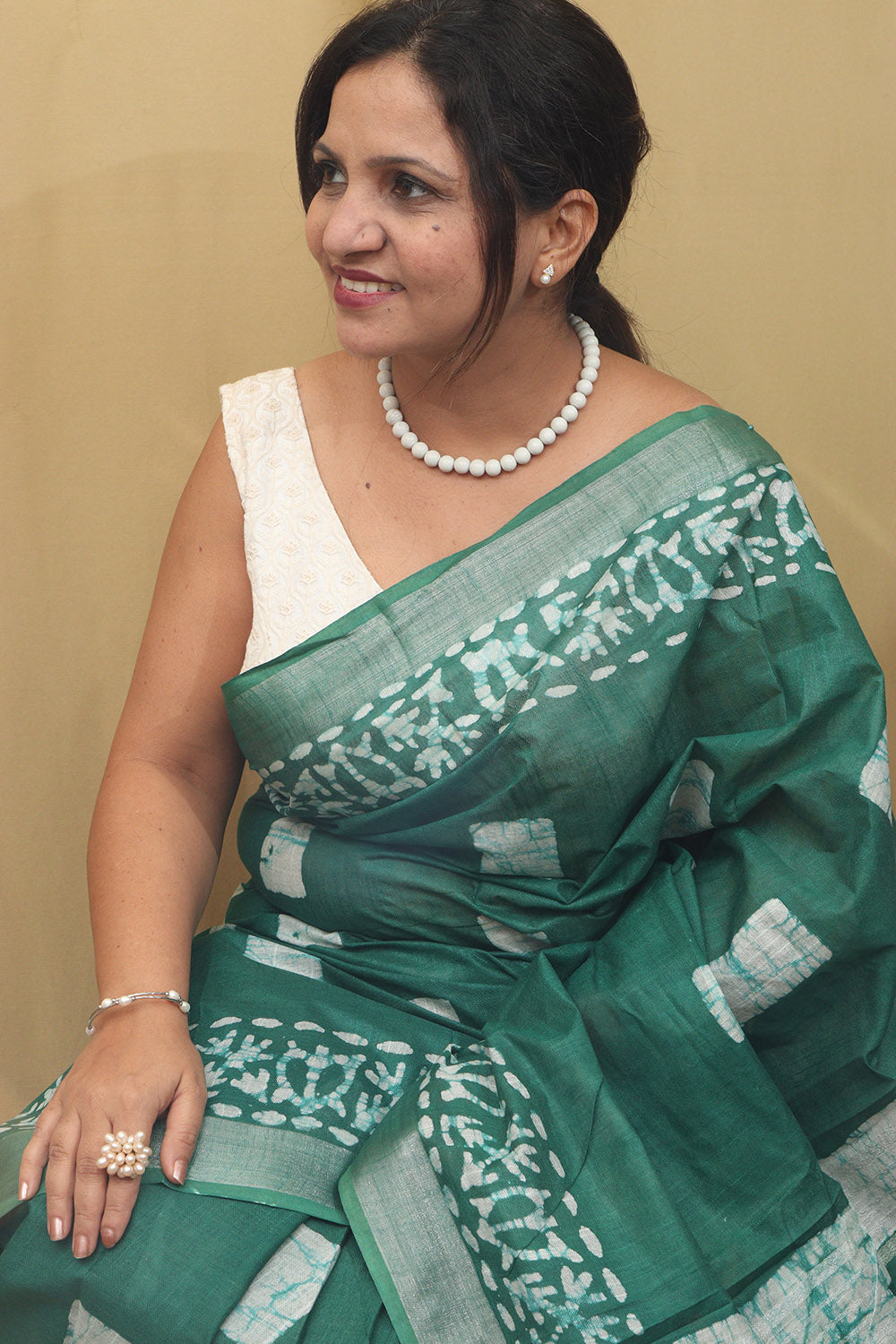 Stunning Green Bhagalpur Linen Saree - Elegant and Timeless - Luxurion World