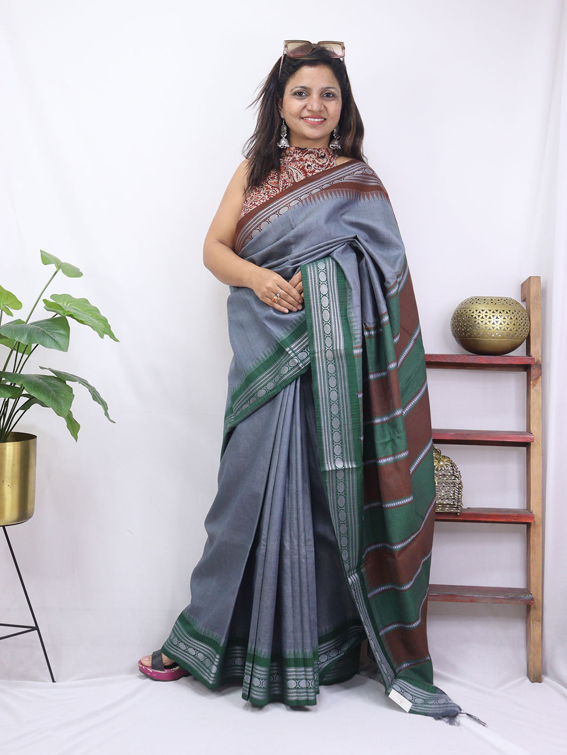 Stunning Grey Handloom Bhagalpur Tussar Silk Saree with Vidharbha Border - Luxurion World