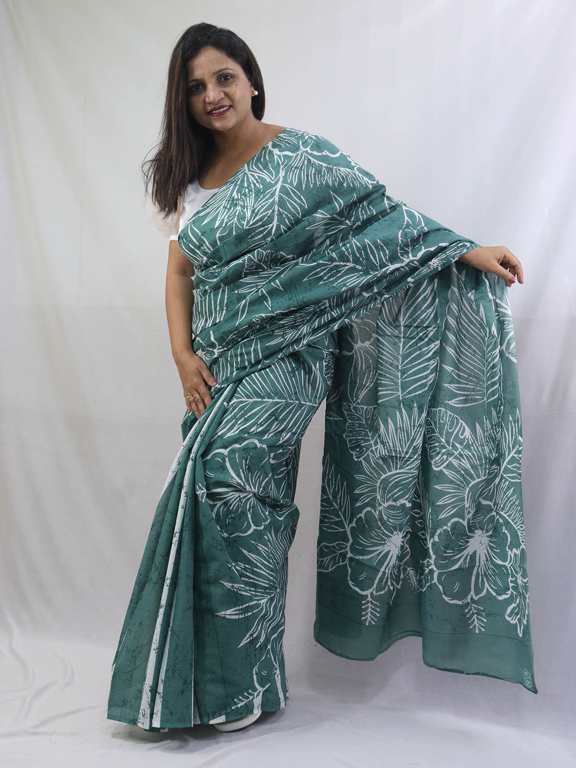 Stylish Green Block Printed Cotton Saree for a Chic Look - Luxurion World