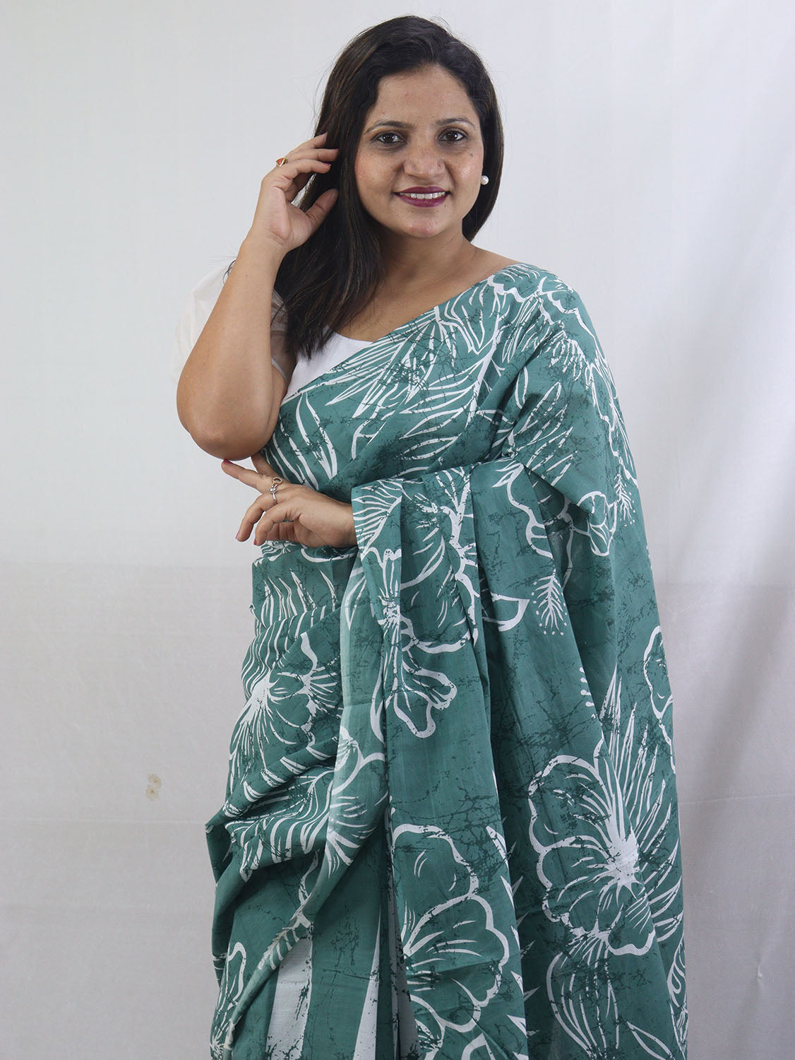 Stylish Green Block Printed Cotton Saree for a Chic Look - Luxurion World