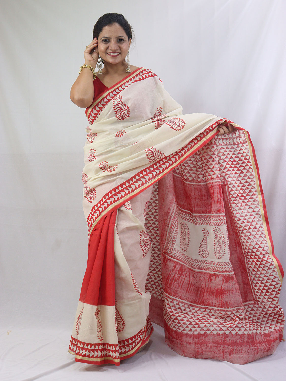 Handcrafted Red Cotton Saree with Block Print Design - Luxurion World