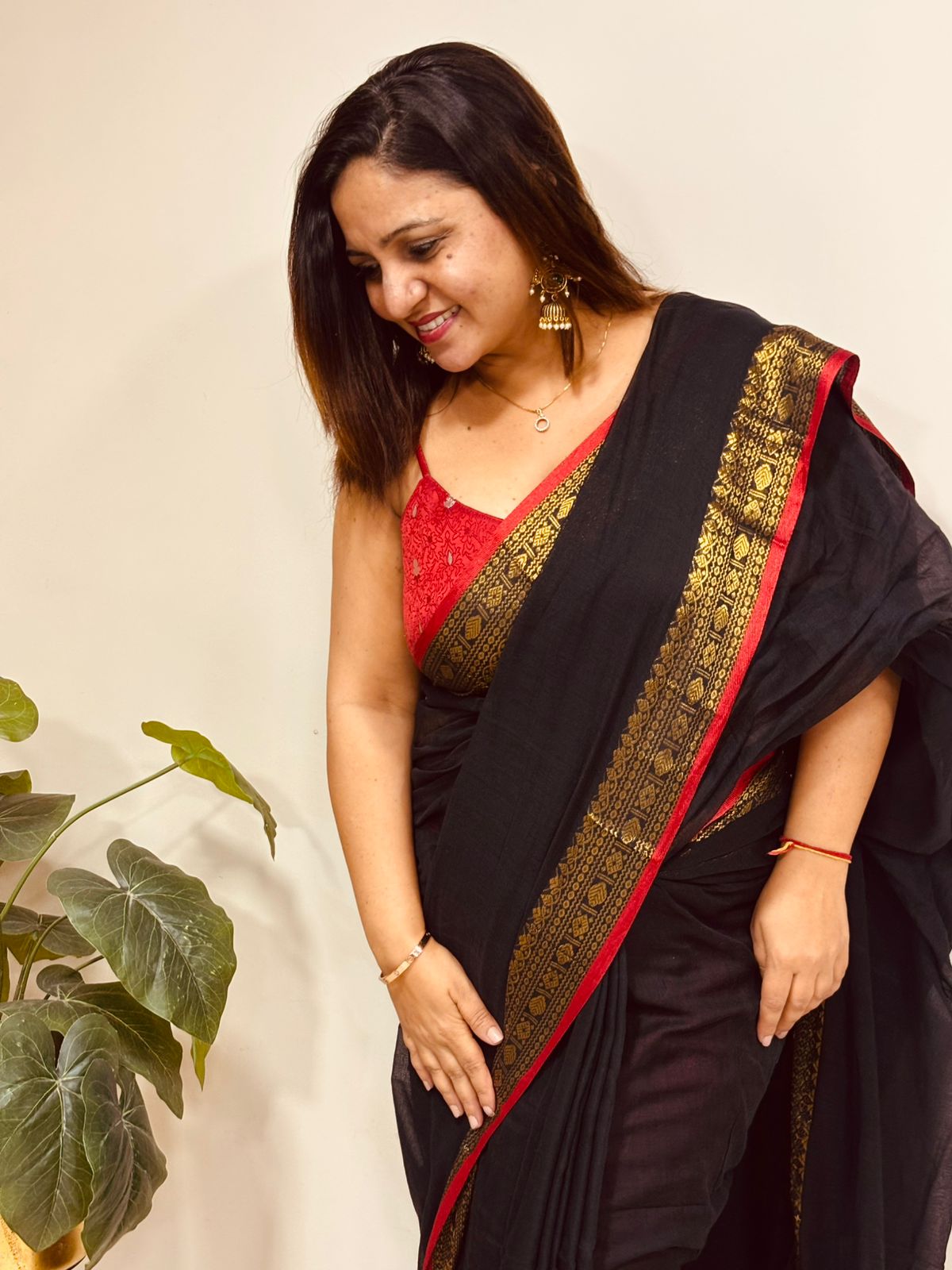 Black And Red Bengal Mul Cotton Saree Everyday Elegant