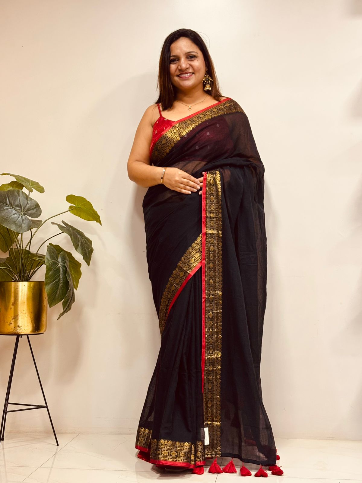 Black And Red Bengal Mul Cotton Saree Everyday Elegant
