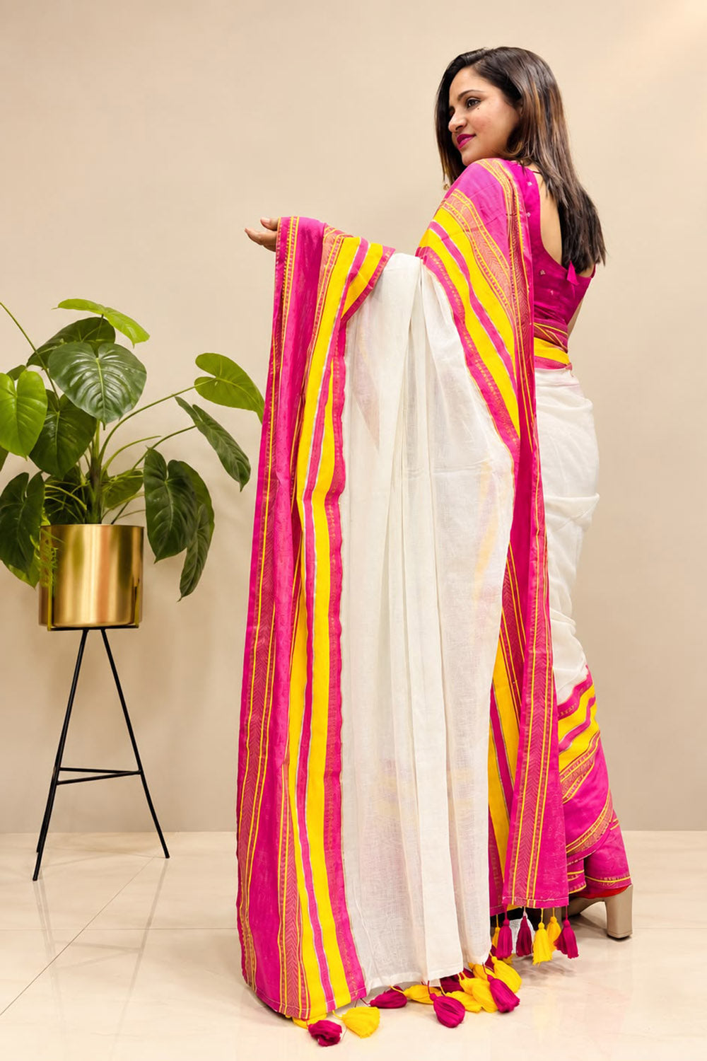 White Bengal Mul Cotton Saree