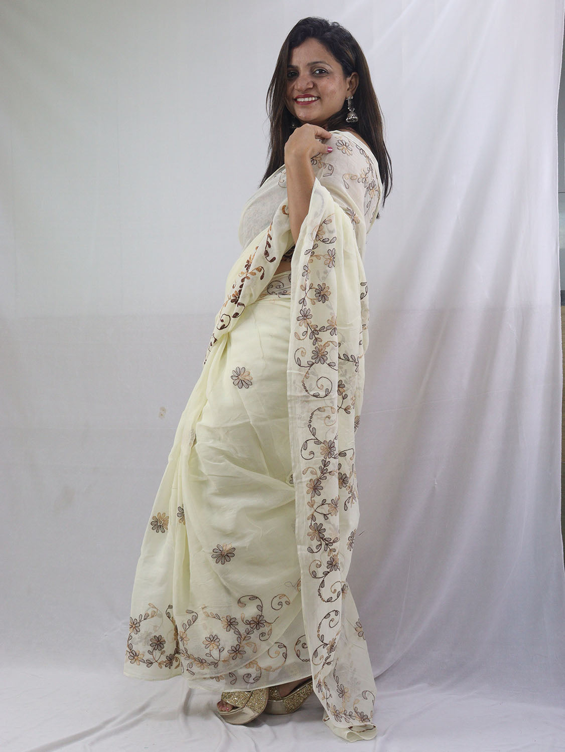 Stunning Off White Chikankari Saree with Intricate Embroidery - Pure Cotton - Luxurion World