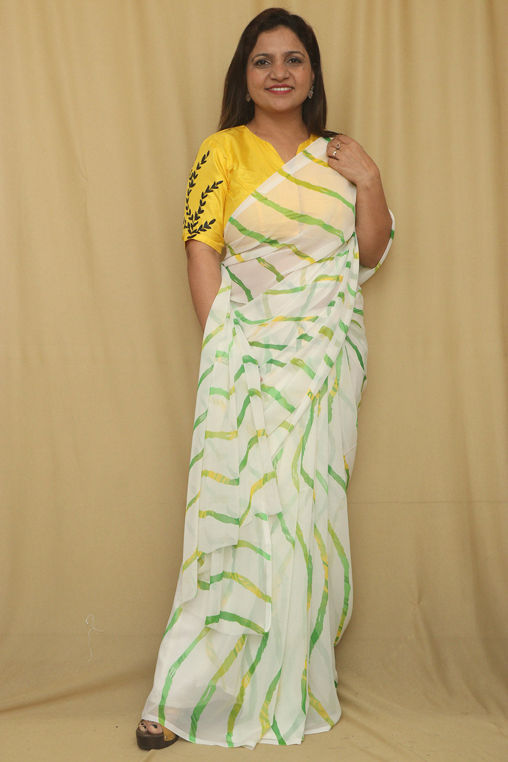 Elegant Off White Digital Printed Georgette Saree With Plain Silk Blouse Piece Fabric - Luxurion World