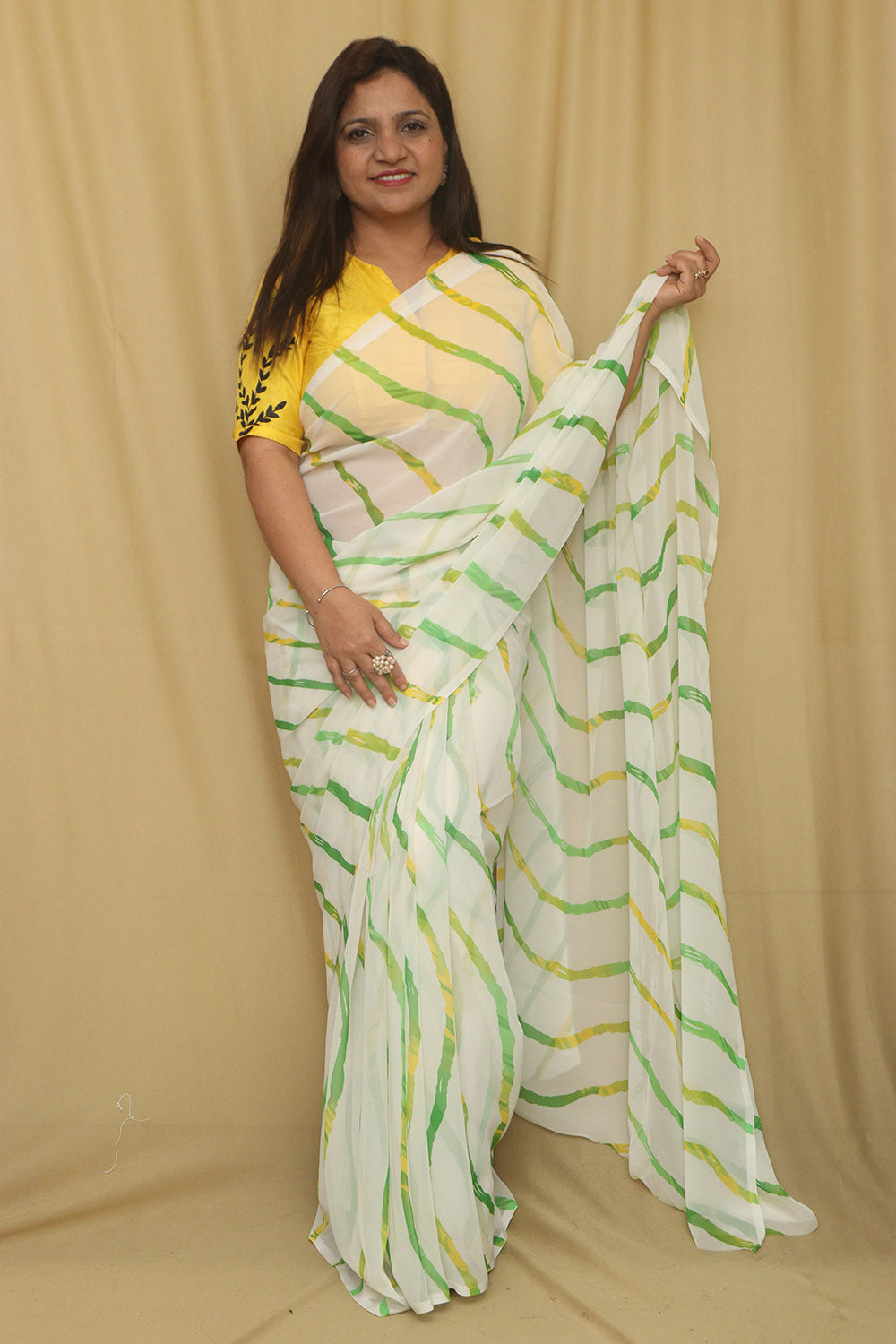 Elegant Off White Digital Printed Georgette Saree With Plain Silk Blouse Piece Fabric - Luxurion World