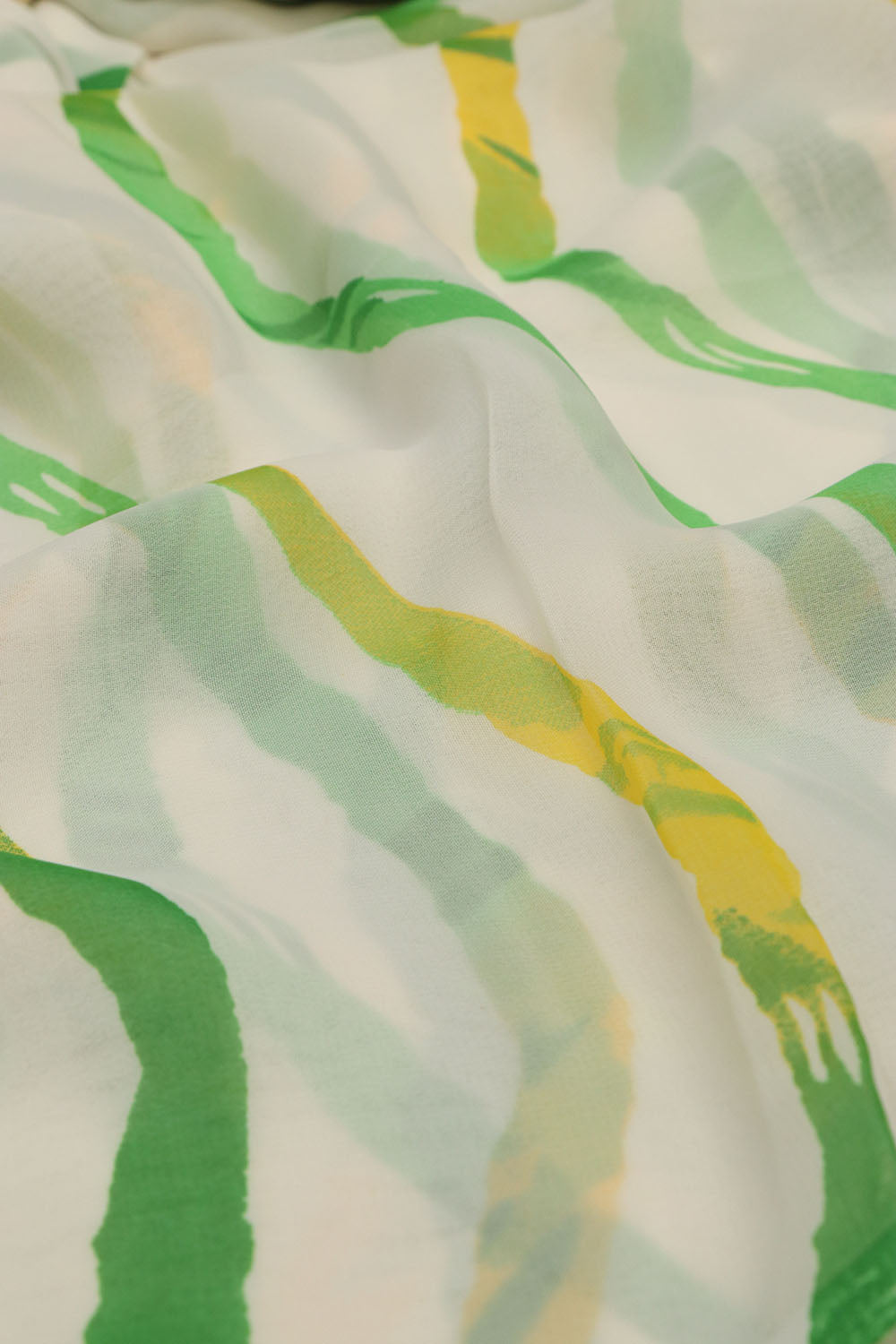 Elegant Off White Digital Printed Georgette Saree With Plain Silk Blouse Piece Fabric - Luxurion World