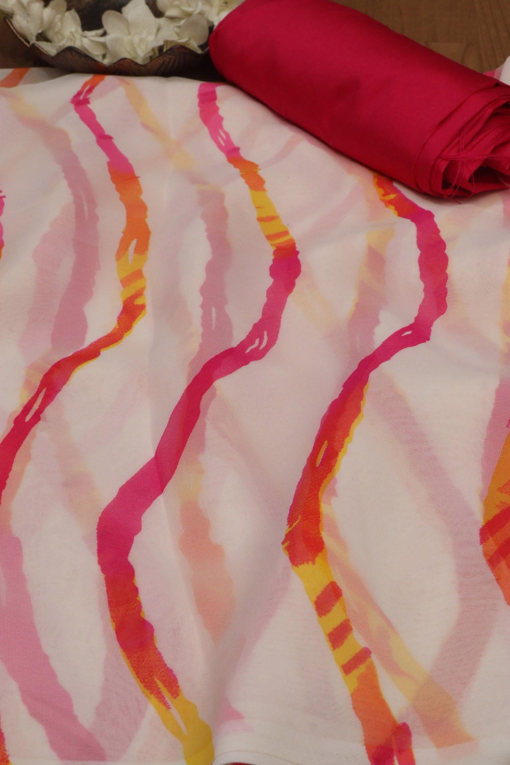 Elegant Off White Digital Printed Georgette Saree With Plain Silk Blouse Piece Fabric - Luxurion World