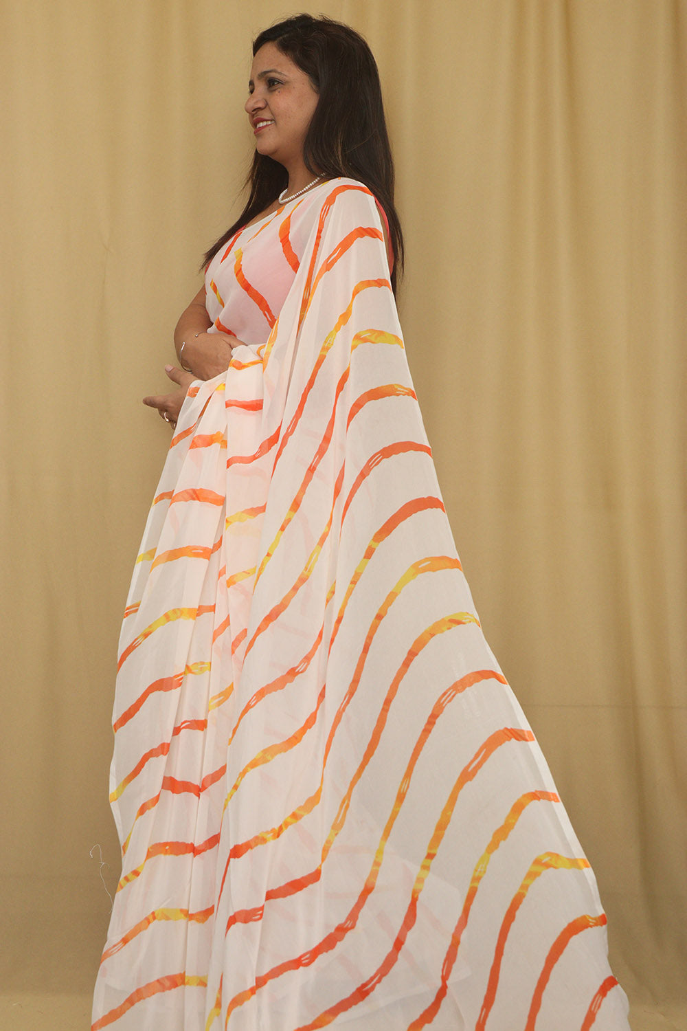 Elegant Off White Digital Printed Georgette Saree With Plain Silk Blouse Piece Fabric - Luxurion World