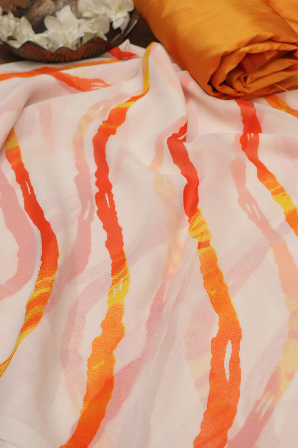 Elegant Off White Digital Printed Georgette Saree With Plain Silk Blouse Piece Fabric - Luxurion World