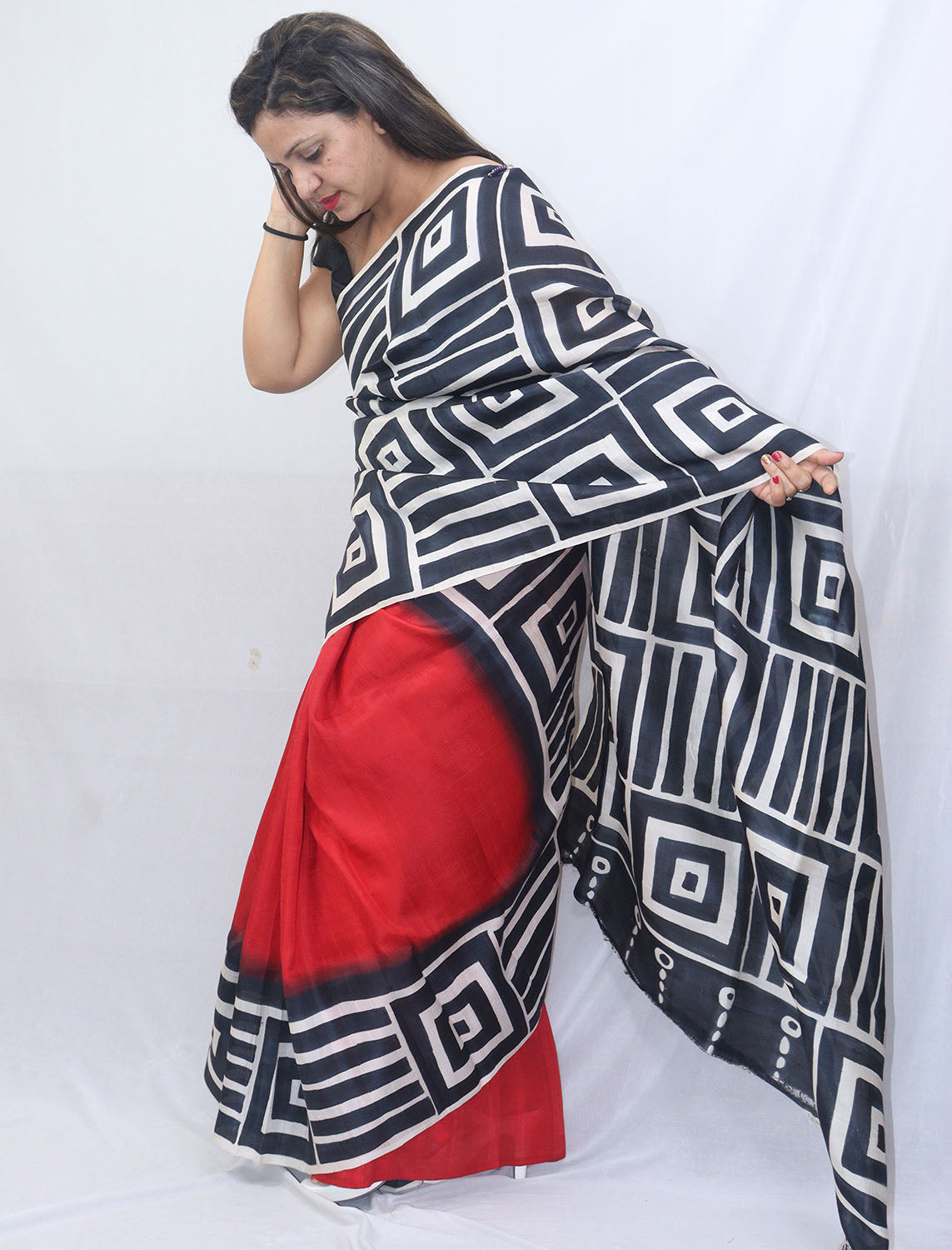 Exquisite Red Hand Painted Murshidabad Silk Saree - Perfect for Special Occasions - Luxurion World